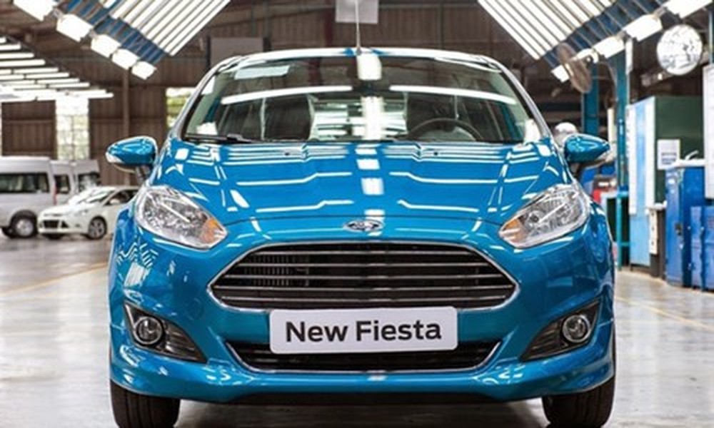 Một trong những mẫu  xe ôtô giá rẻ được giảm giá mạnh dịp cuối năm đó là xe Ford Fiesta. Mẫu xe này hiện đang được các đại lý của Ford Việt Nam áp dụng chương trình giảm giá từ 43- 48 triệu đồng/chiếc. Điều này đã khiến giá xe giảm xuống chỉ còn 516 - 568 triệu đồng.